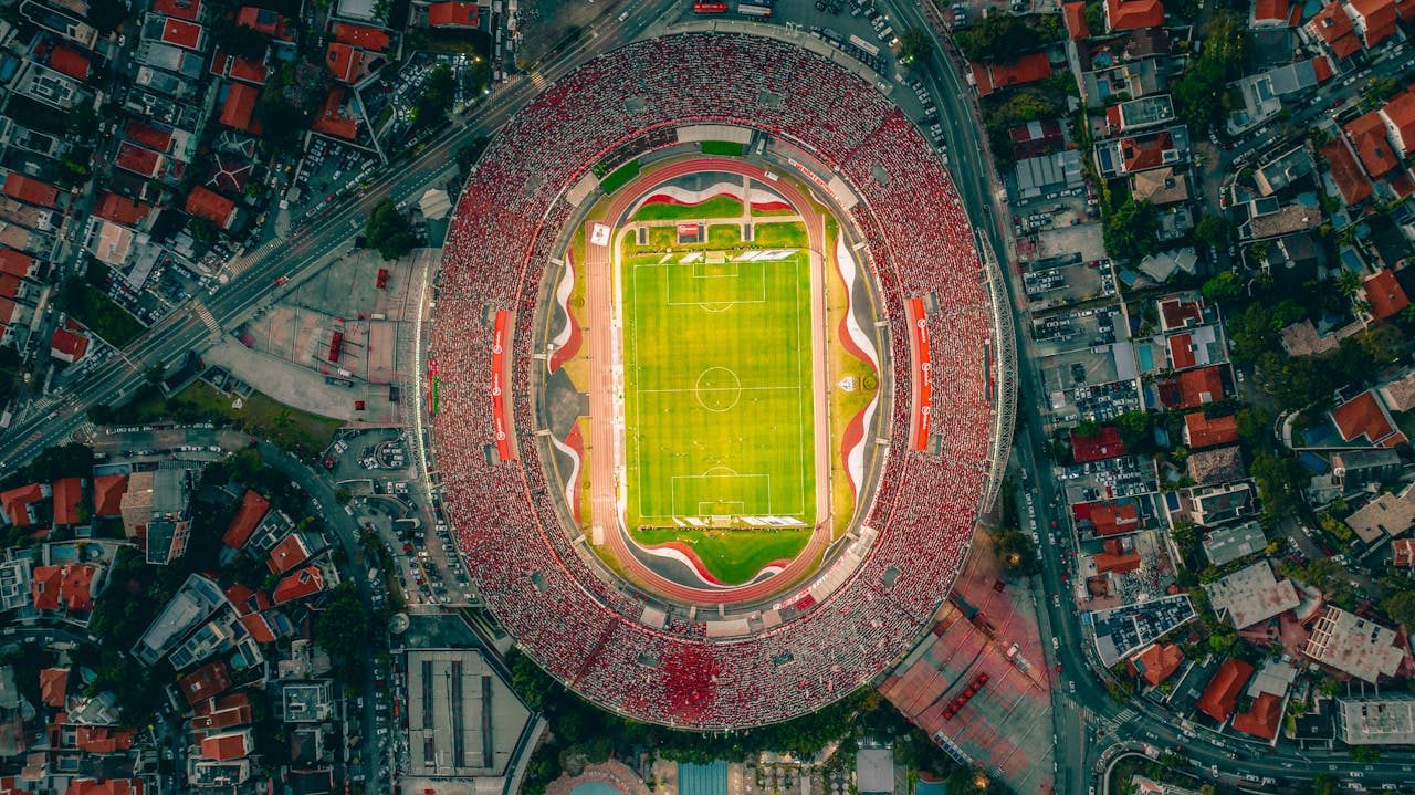 Una imagen de un estadio de fútbol lleno desde arriba para mostrar el apoyo a la selección ecuatoriana
