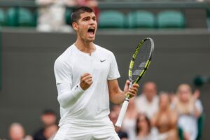 Carlos Alcaraz celebra durante el Campeonato de Wimbledon 2022